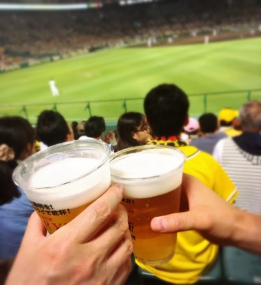 なぜ野球場で飲むビールは美味しいのか？